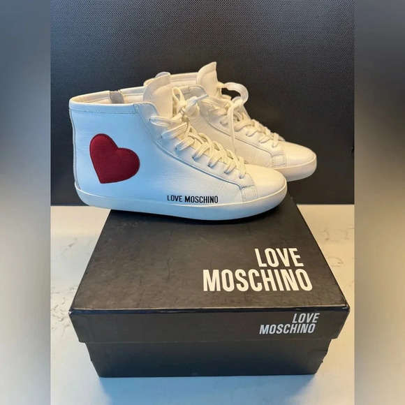Love moschino high top sneakers white heart zip leather size 39 with box